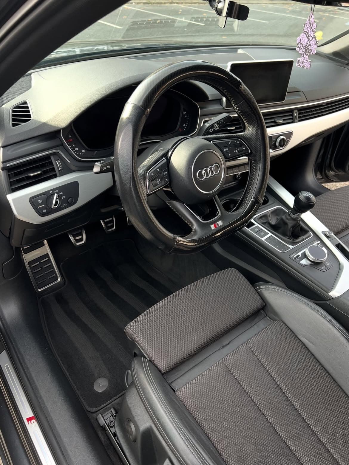 Nettoyage professionnel de l'intérieur d'une voiture, à domicile